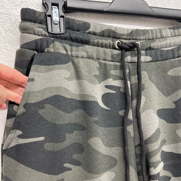 WILD Fable Women's Camo Print High-Rise
Vintage Jogger Sweatpants-XS - Picture 3 of 8